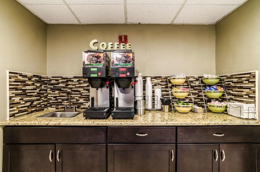 Quality Inn & Suites Winfield photo 45