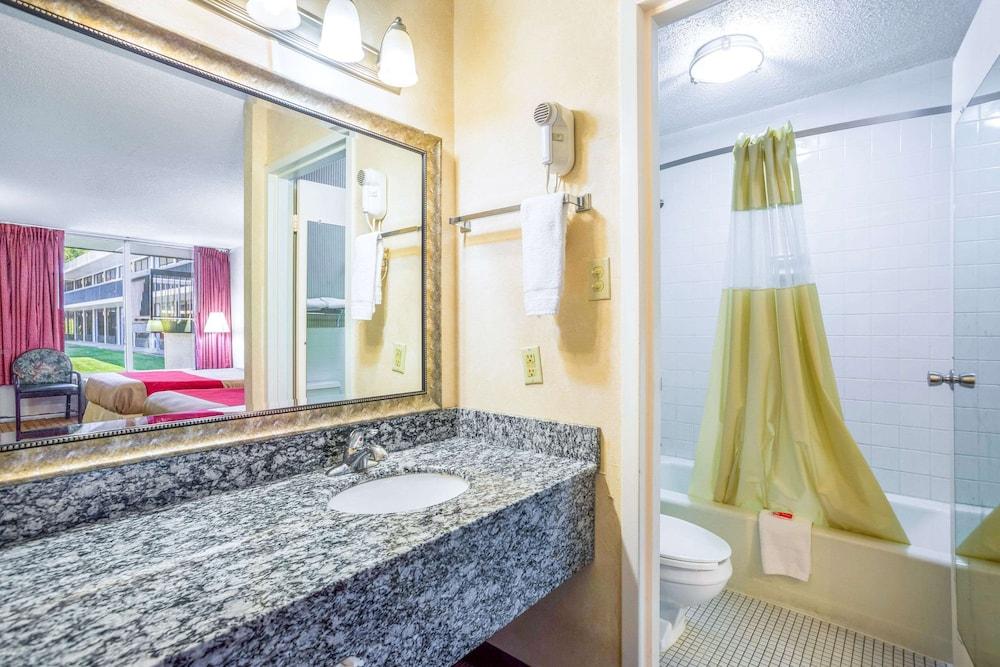 Econo Lodge Cave City photo 19