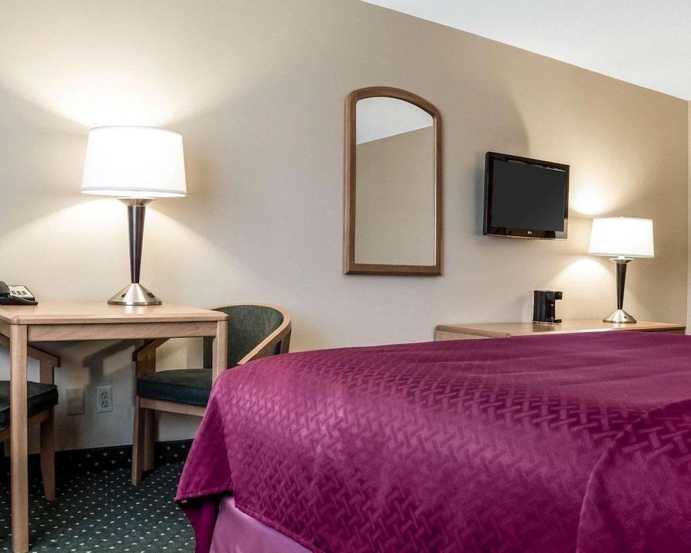 Travelodge by Wyndham Fargo West Acres photo 5