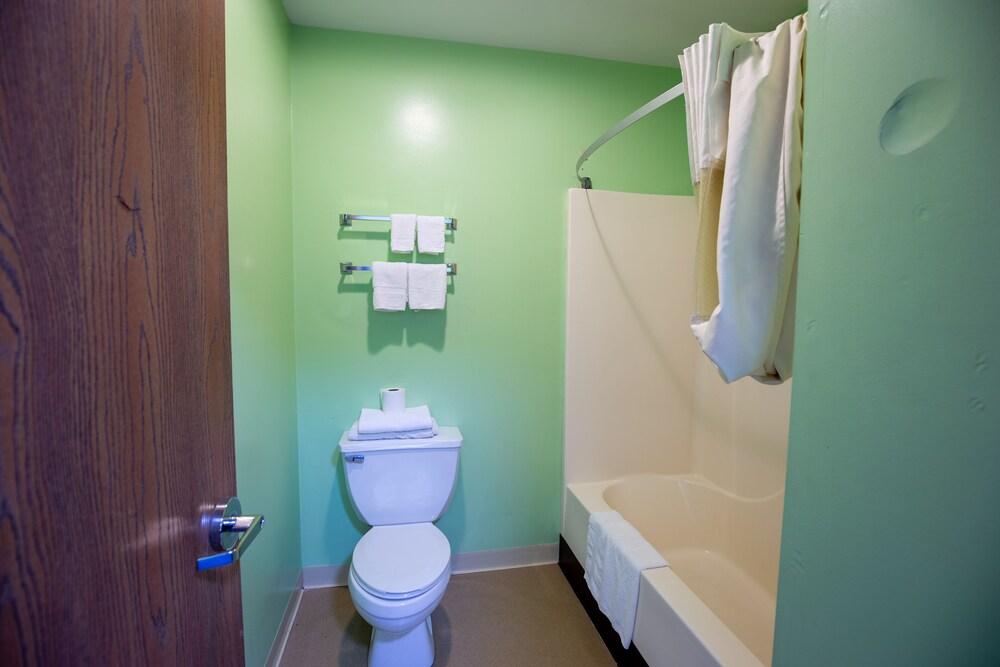 Budget Host Inn photo 17