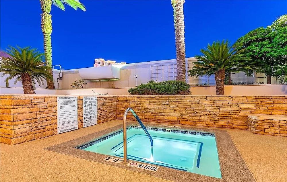 Trump Condo Hotel in Vegas photo 14