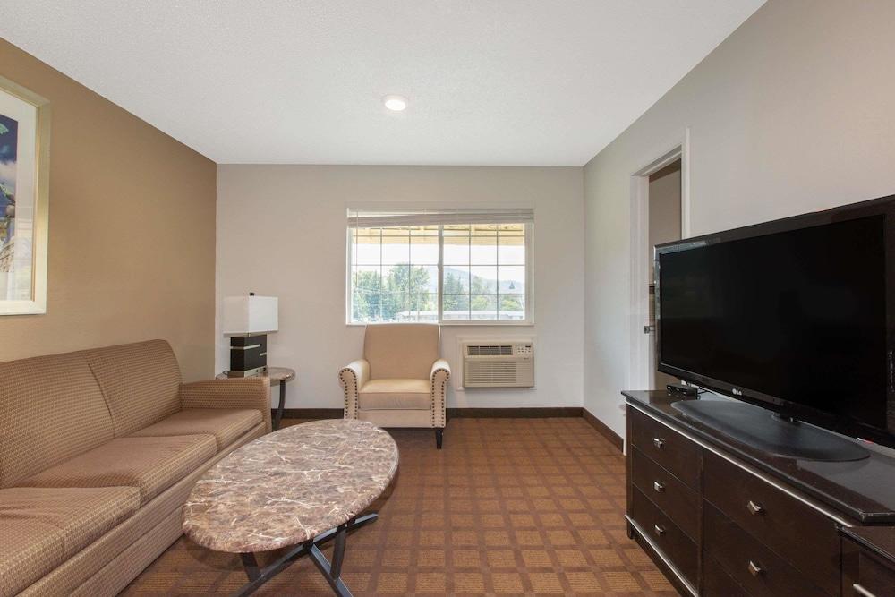 Umpqua Valley Hotel photo 7
