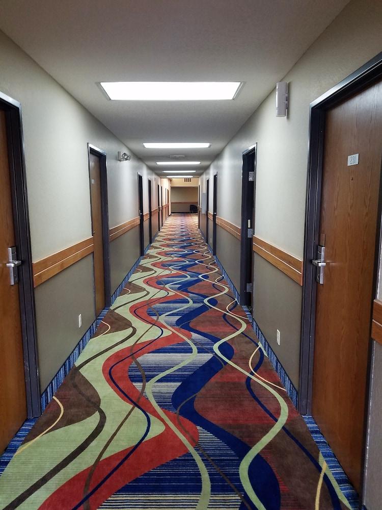Apple Tree Inn and Suites photo 11