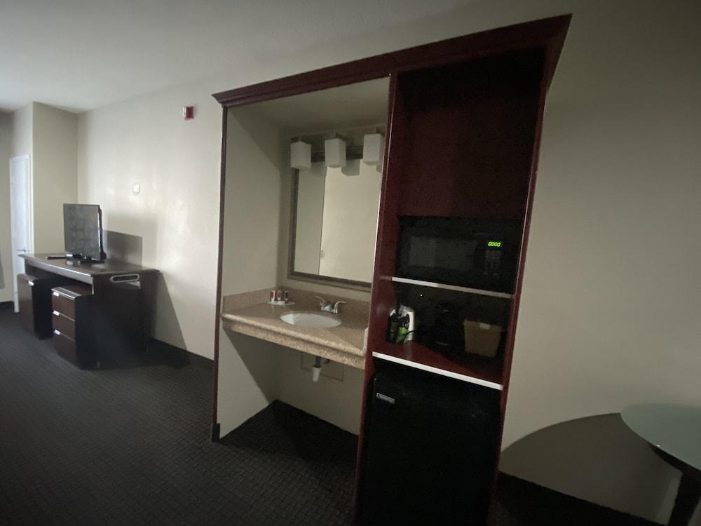 Baymont by Wyndham Colorado Springs photo 28