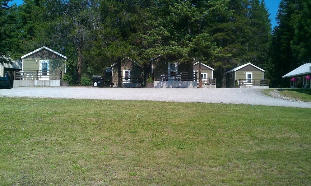 Evergreen Motel photo 1