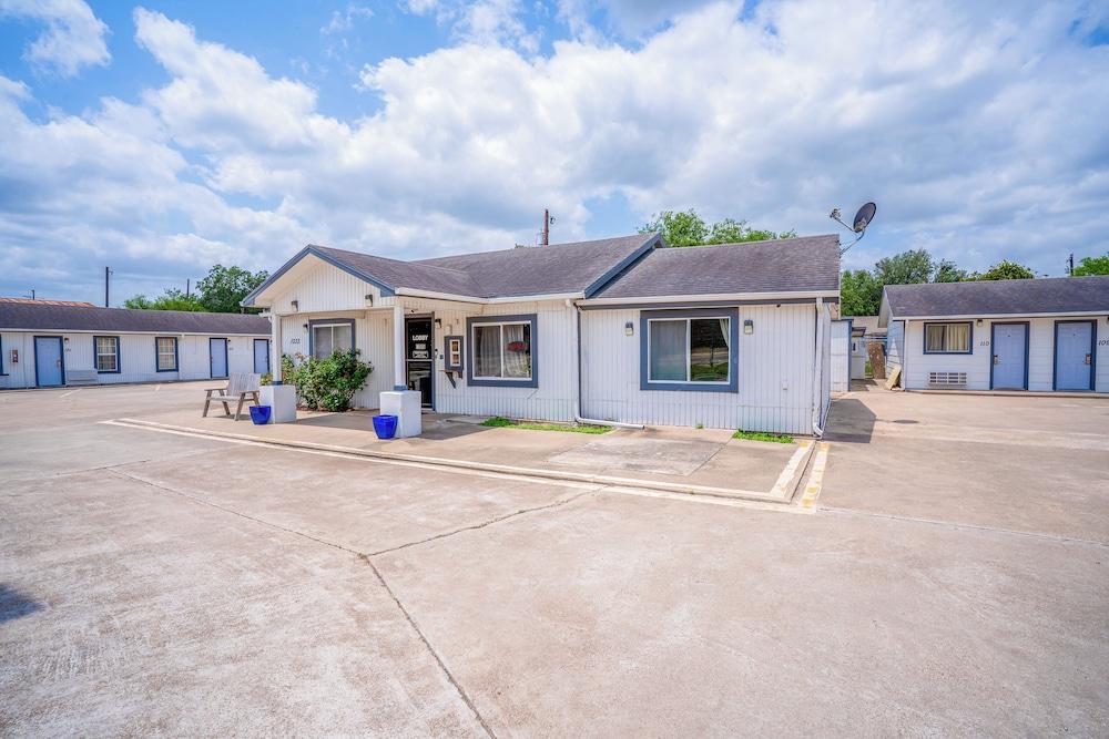 OYO Budget Inn Falfurrias Hwy 281 photo 68