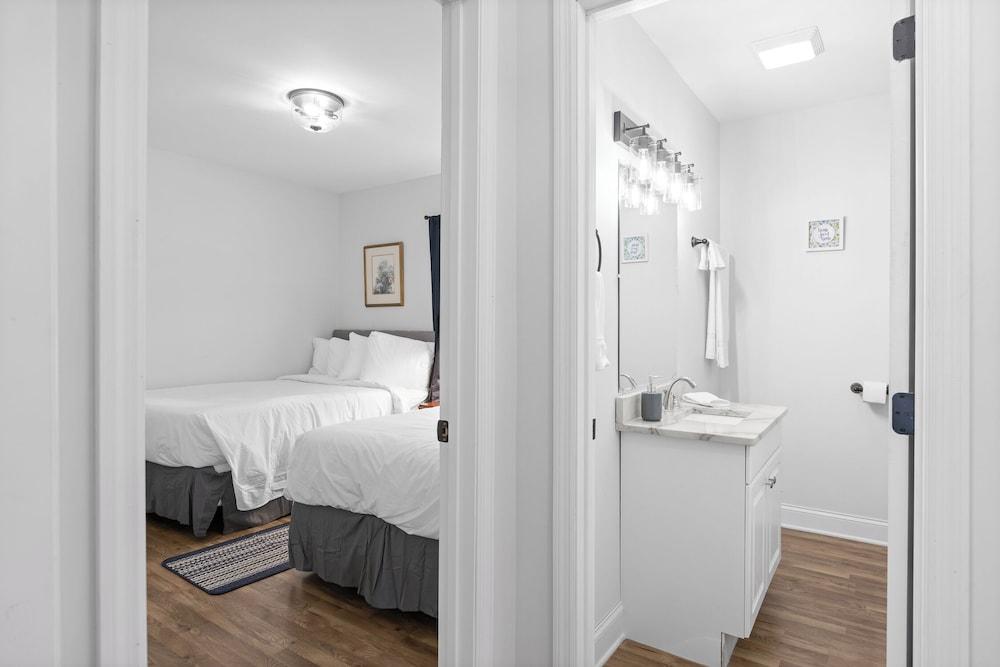 Trendy at Hoyt Two Homes photo 7