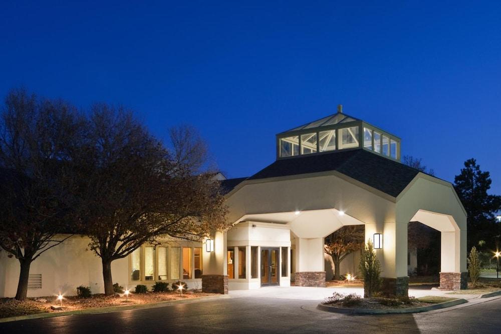 Endeavor Inn & Suites, Trademark Collection by Wyndham photo 56