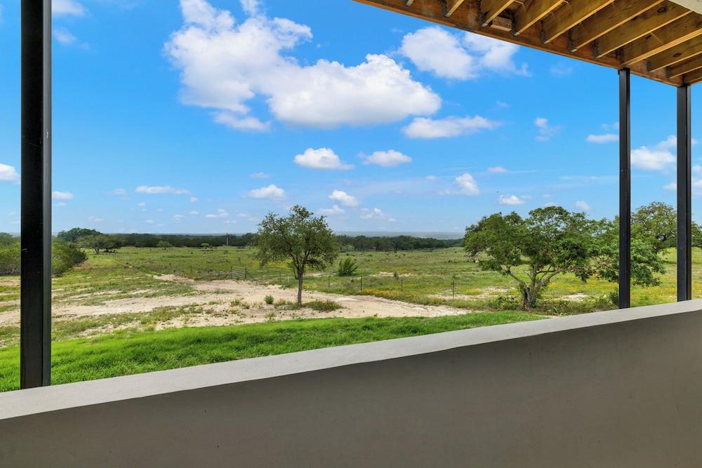 The Bentley Hotel - Sinatra Room - Hill Country View photo 11