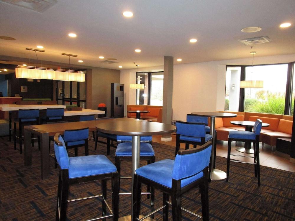 Country Inn & Suites by Radisson, Columbus-Edinburgh photo 4