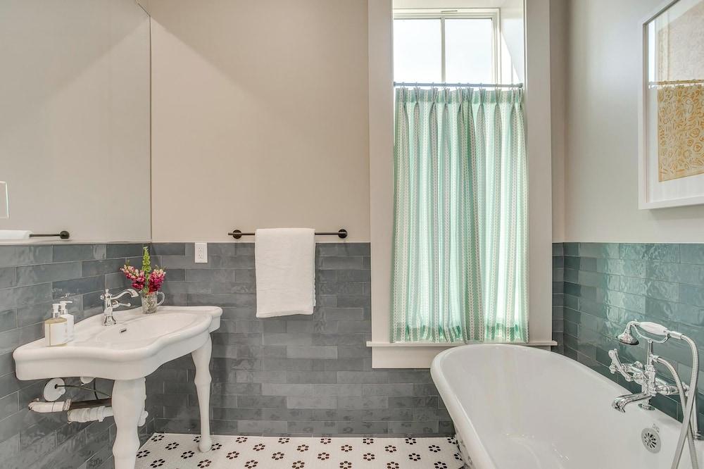 Nutt House Hotel photo 78