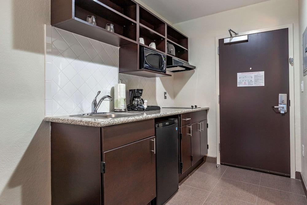 Sleep Inn & Suites Waller photo 11