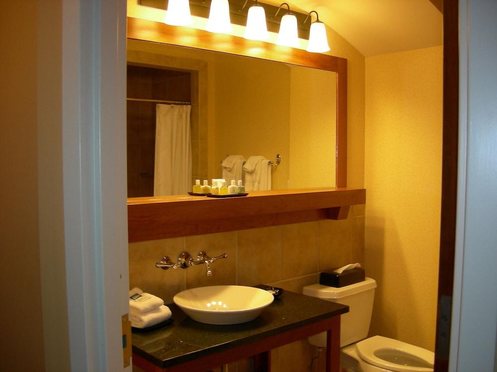 The Seasons Lodge photo 12