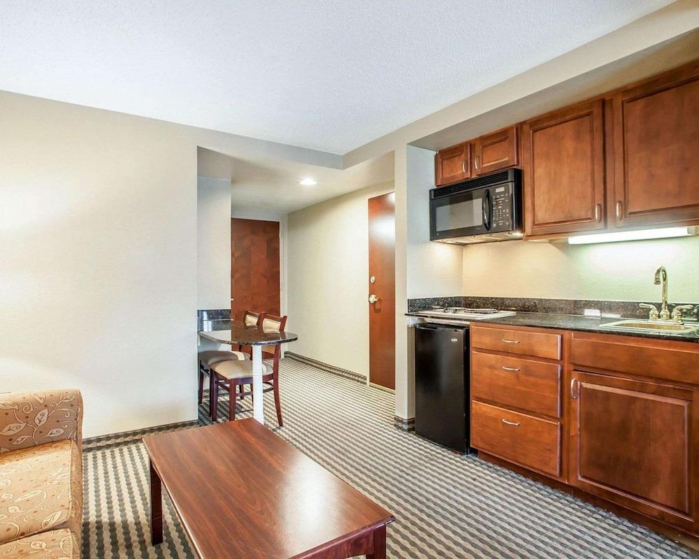 Comfort Inn & Suites Carneys Point - Pennsville photo 20