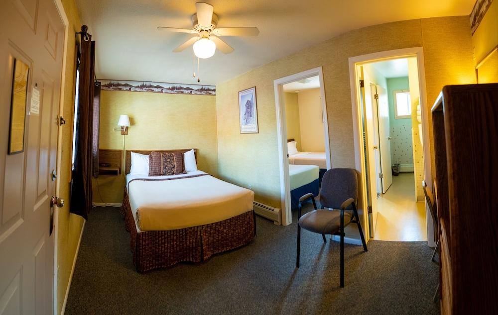 Triangle Motel photo 50