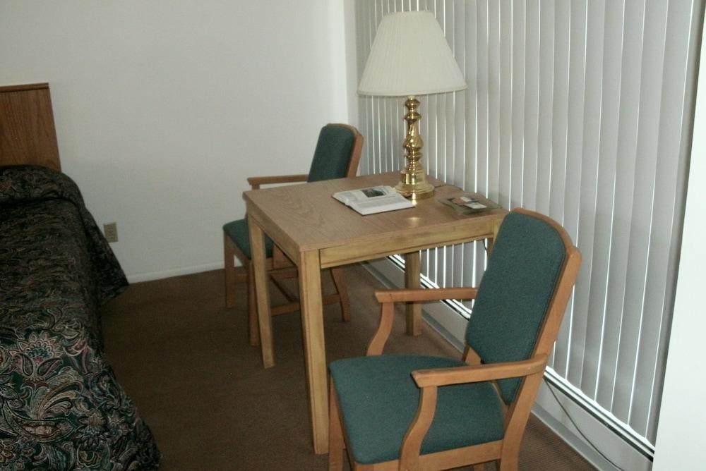 Budget Host Cloverland Motel photo 4