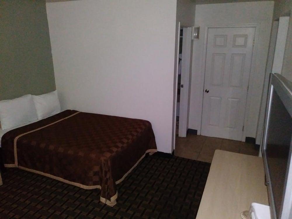 Americas Best Value Inn Amarillo Airport photo 10