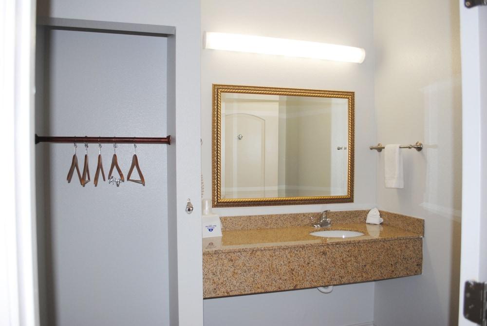 Bestway Inn photo 15