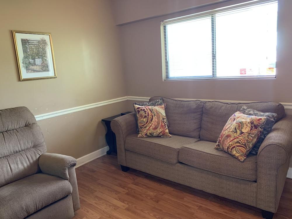 Oak Square Rentals photo 57