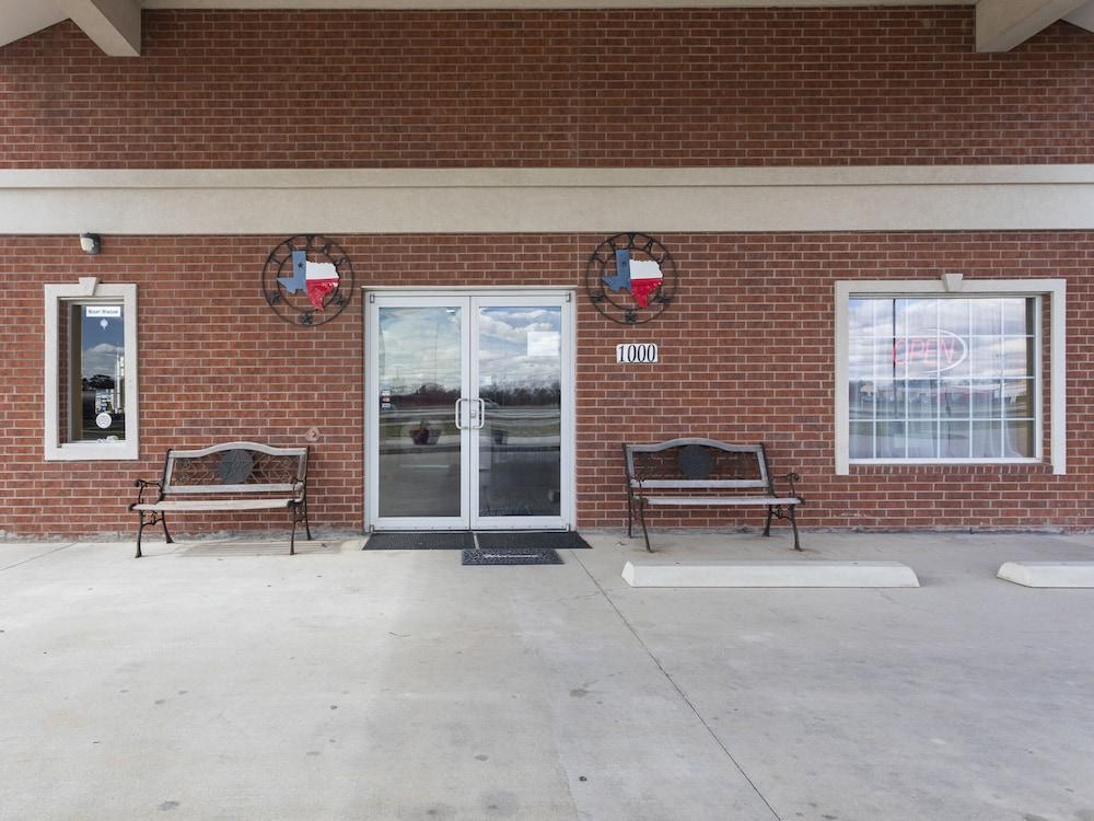 OYO Hotel Valley View TX, I-35 photo 28