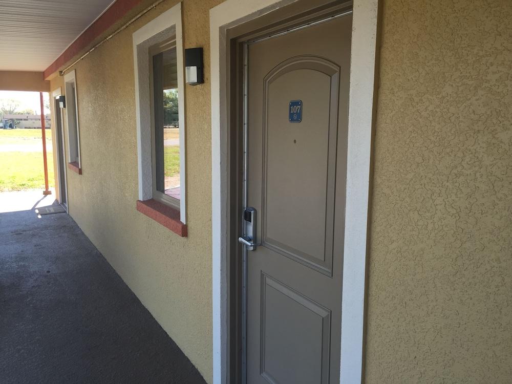 Budget Inn photo 30