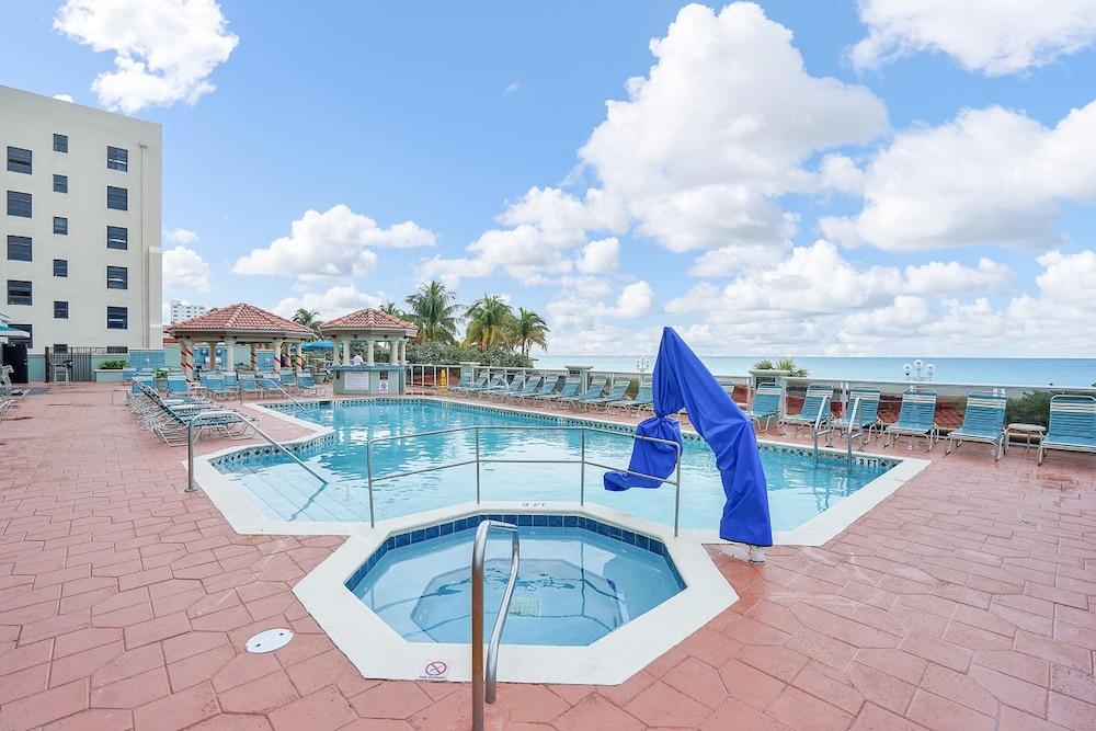Hollywood Beach Tower photo 30