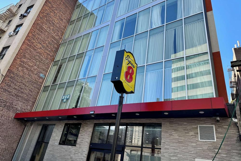 Super 8 By Wyndham Bronx Near Stadium photo 1