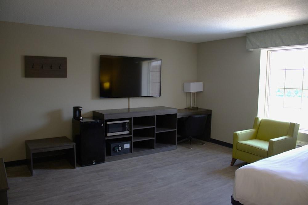 Boarders Inn & Suites photo 27