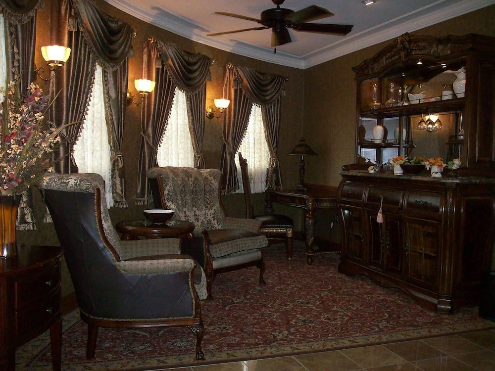 Fulton Steamboat Inn photo 33