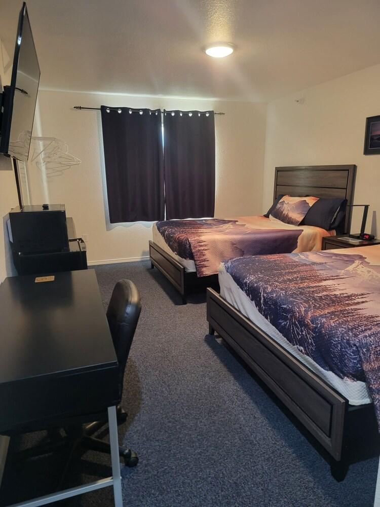 Eagle Bay Inn photo 12