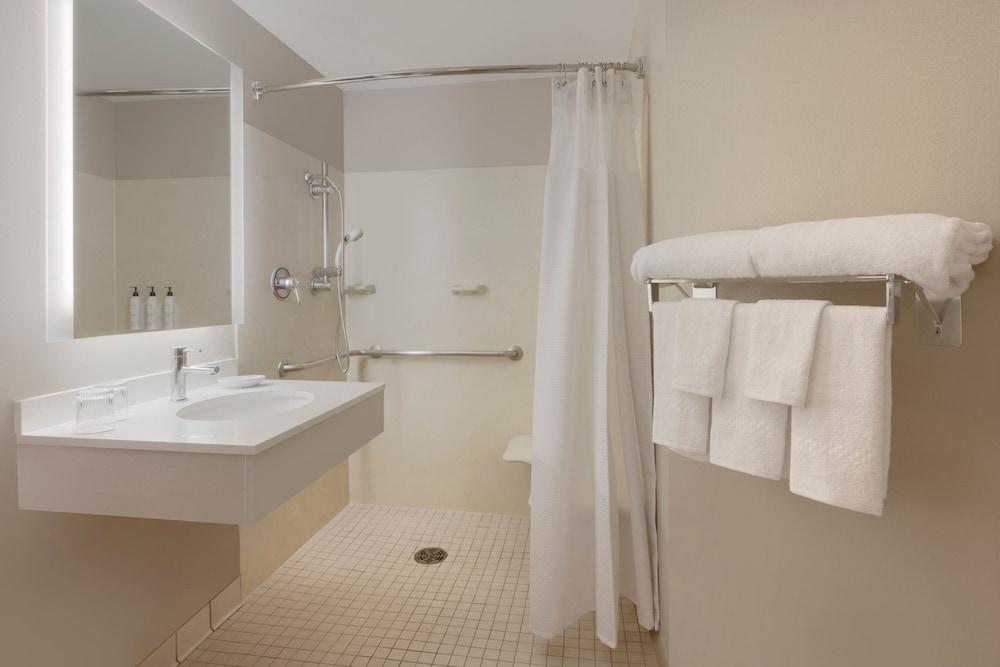 SpringHill Suites by Marriott Newark Liberty International photo 16