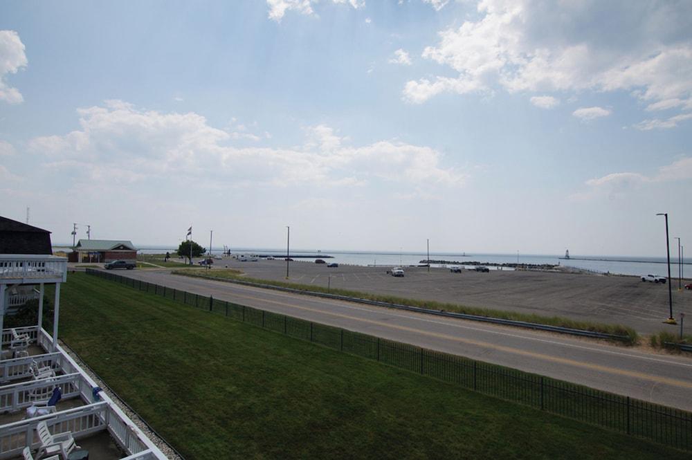 Snyder's Shoreline Inn photo 3