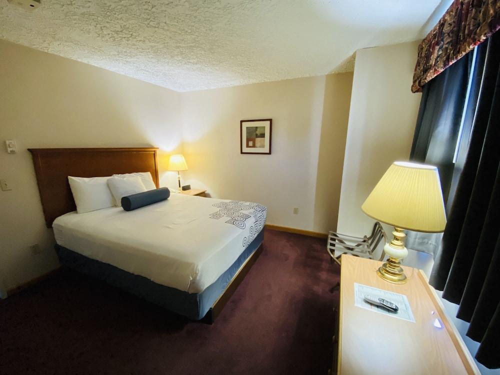 Fleetwood Inn & Suites photo 4