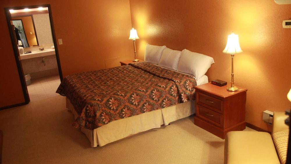 Shawano Four Seasons Hotel photo 8