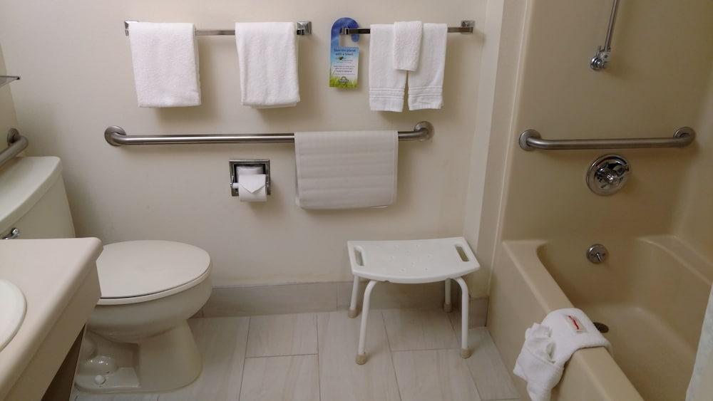 Days Inn by Wyndham Ashland photo 24