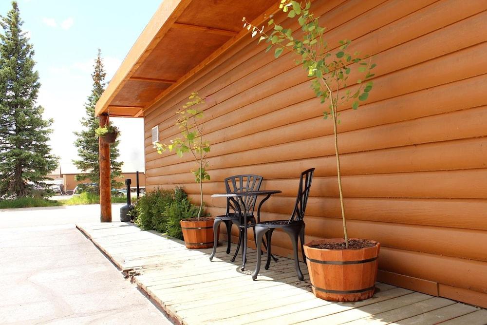 Elkhorn Cabins And Inn photo 9