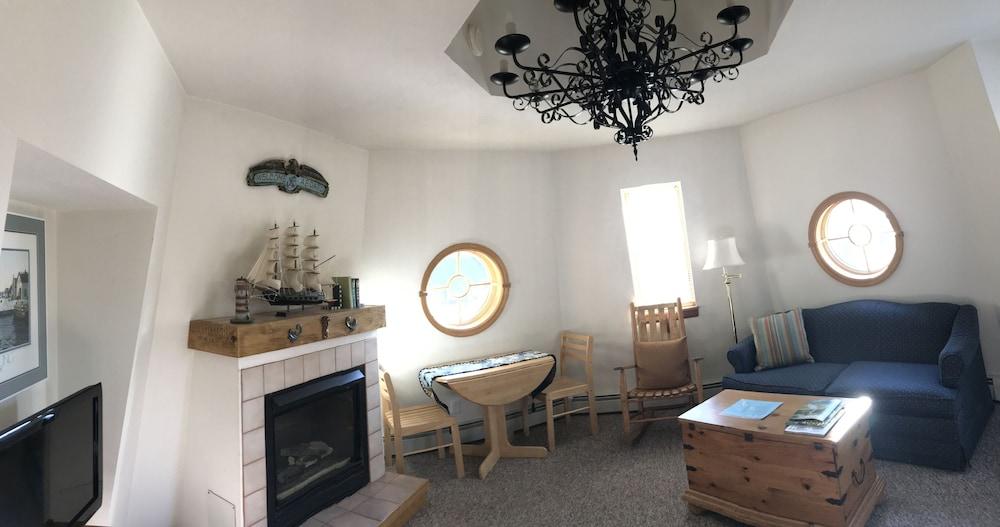 Harbor Light Inn photo 80