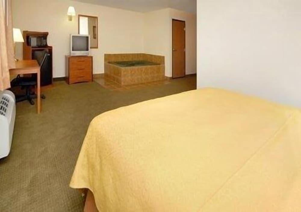 Quality Inn Durand I-69 photo 34