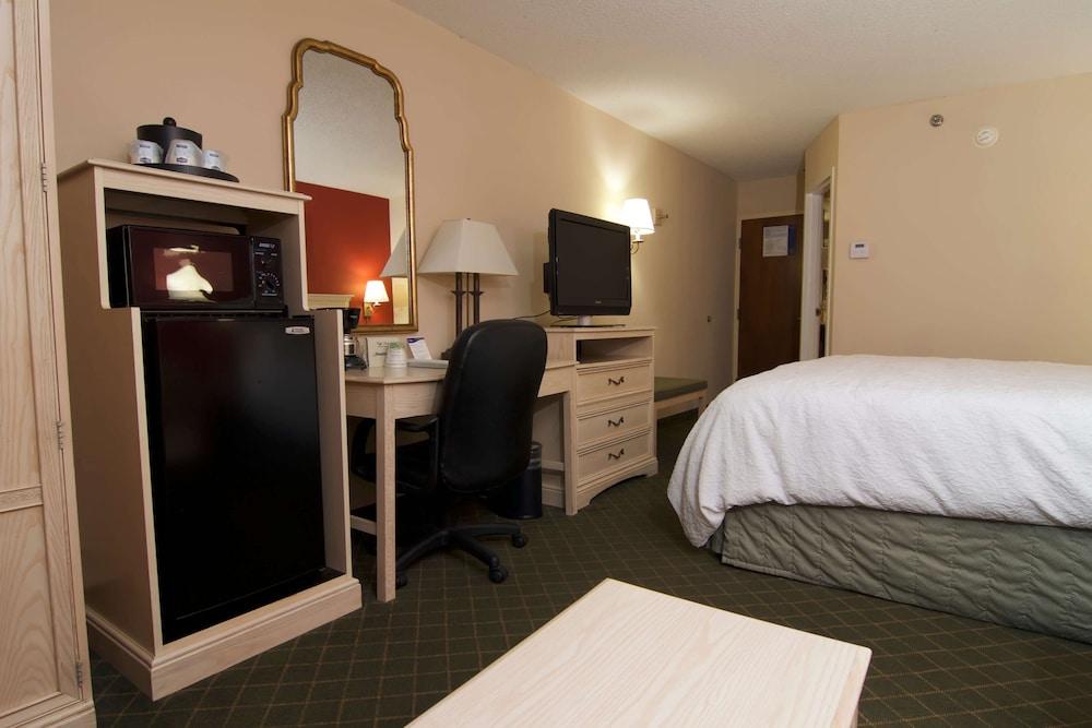 Hampton Inn Winchester-University/Mall Area photo 7