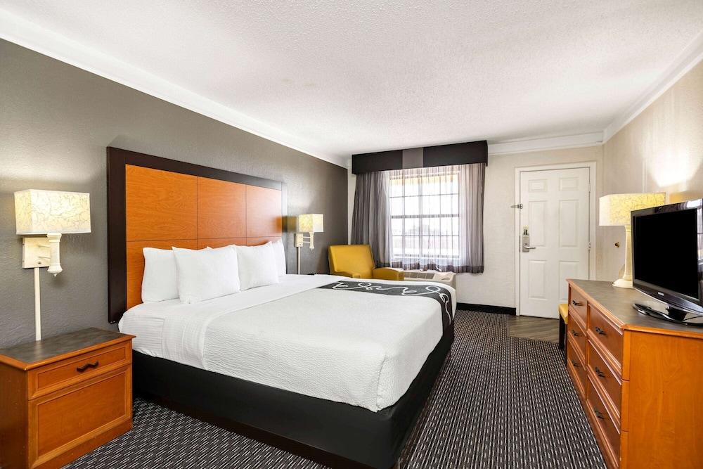 Travelodge by Wyndham El Paso - Airport photo 18
