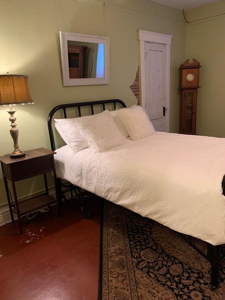 Historic Whiting Hotel Suites photo 91
