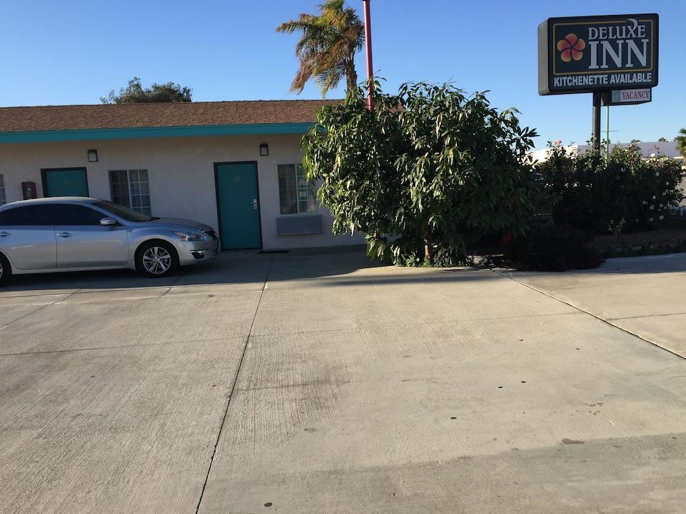 Deluxe Inn photo 1