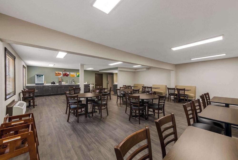 Quality Inn Saint Louis Airport photo 34