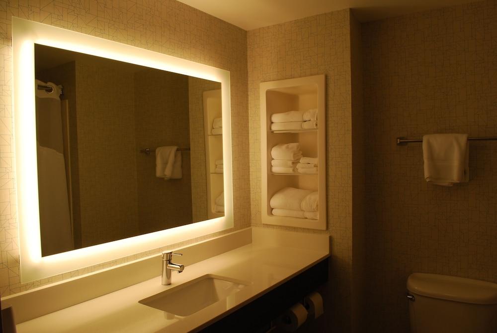 Holiday Inn Express Hotel and Suites Kingsport by IHG photo 17