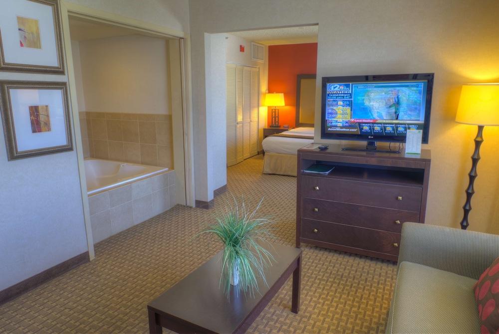 Holiday Inn Express & Suites Phoenix Midtown by IHG photo 51