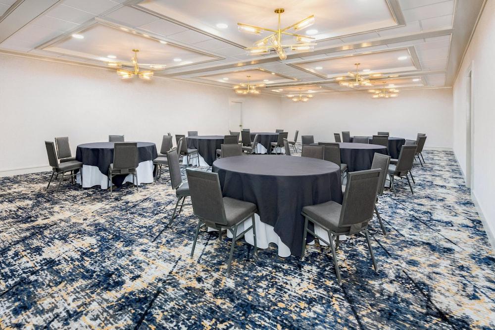 Crowne Plaza Hotel Jacksonville Airport/I-95N by IHG photo 77