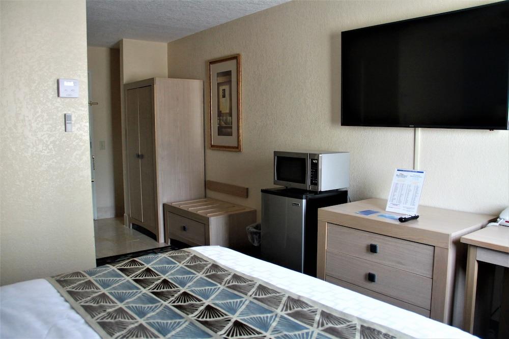 Baymont by Wyndham Stevens Point photo 18