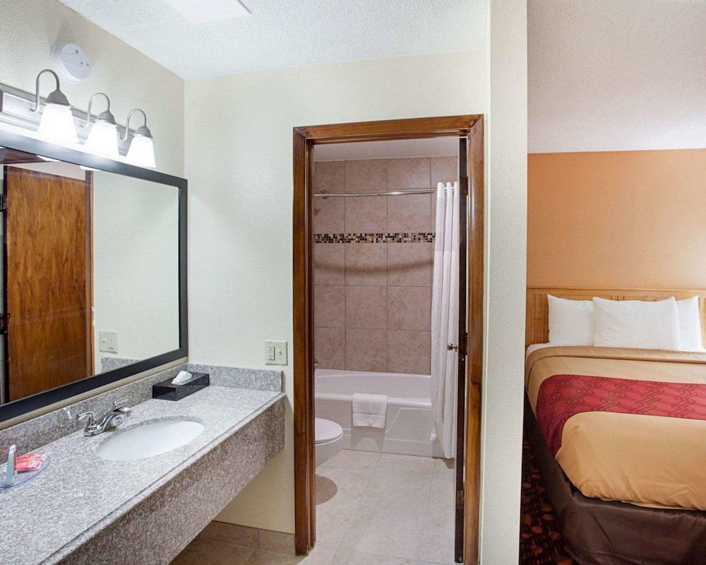 Econo Lodge Phillipsburg photo 18