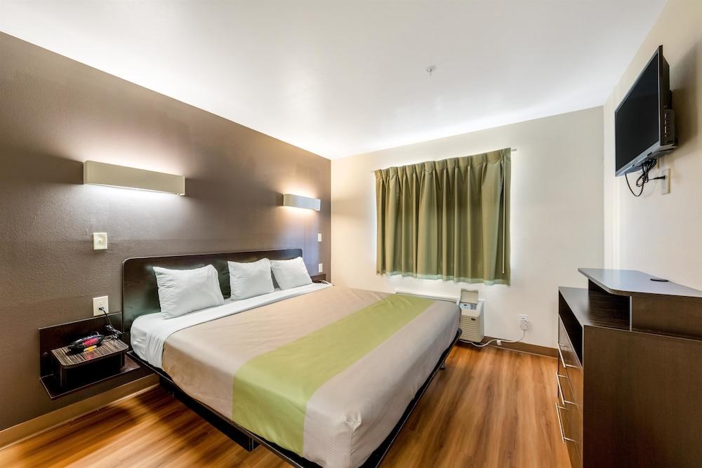 Super 8 by Wyndham Kenedy photo 33