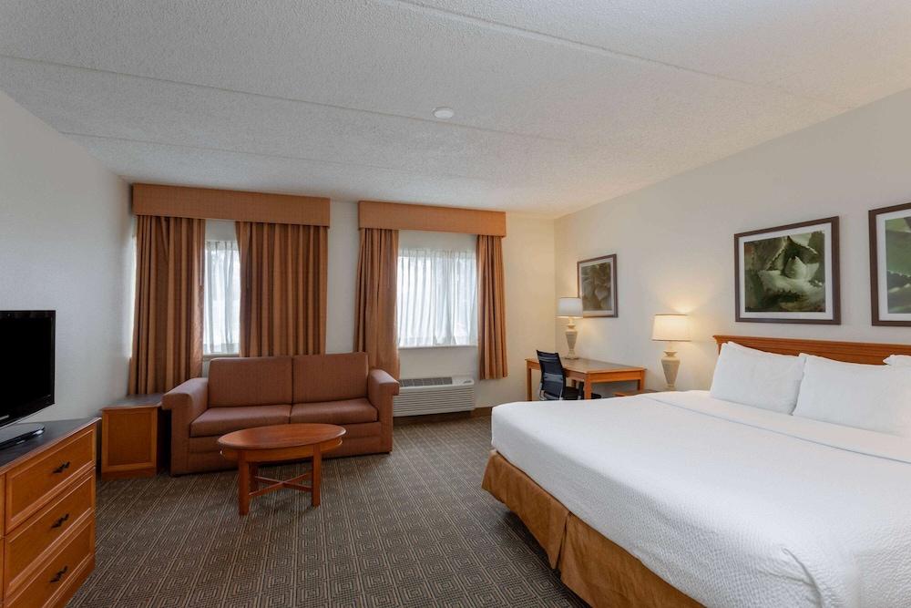 La Quinta Inn & Suites by Wyndham Jacksonville Mandarin photo 11
